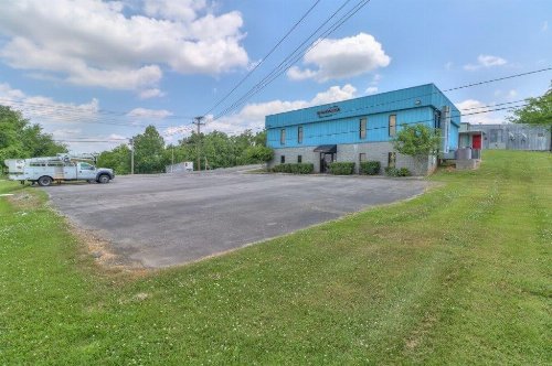 710 Blue Ribbon Parkway, Shelbyville, TN  37160