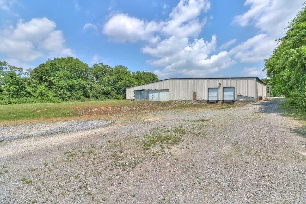 710 Blue Ribbon Parkway, Shelbyville, TN  37160