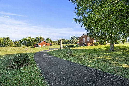 6816 Bethel Rd, Greenbrier, TN  37073