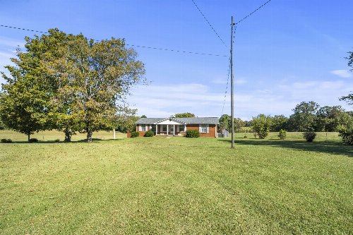 6816 Bethel Rd, Greenbrier, TN  37073