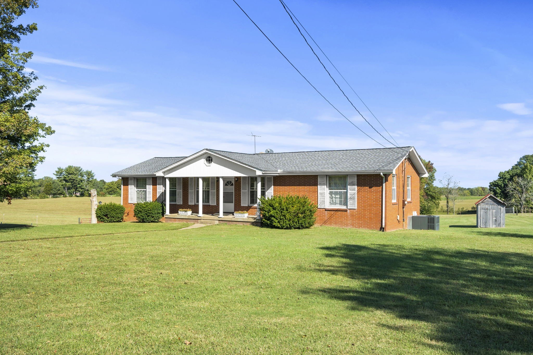 6816 Bethel Rd, Greenbrier, TN  37073