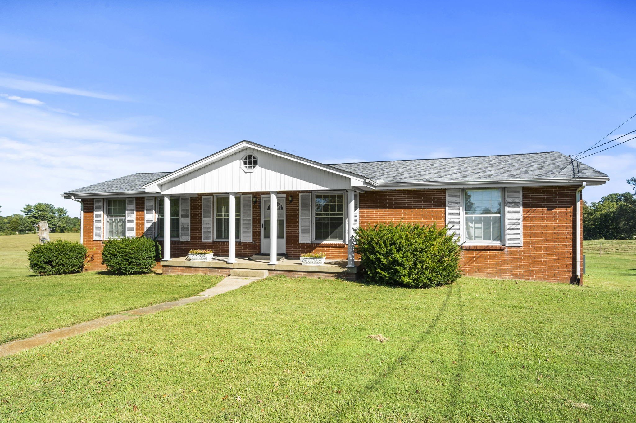 6816 Bethel Rd, Greenbrier, TN  37073