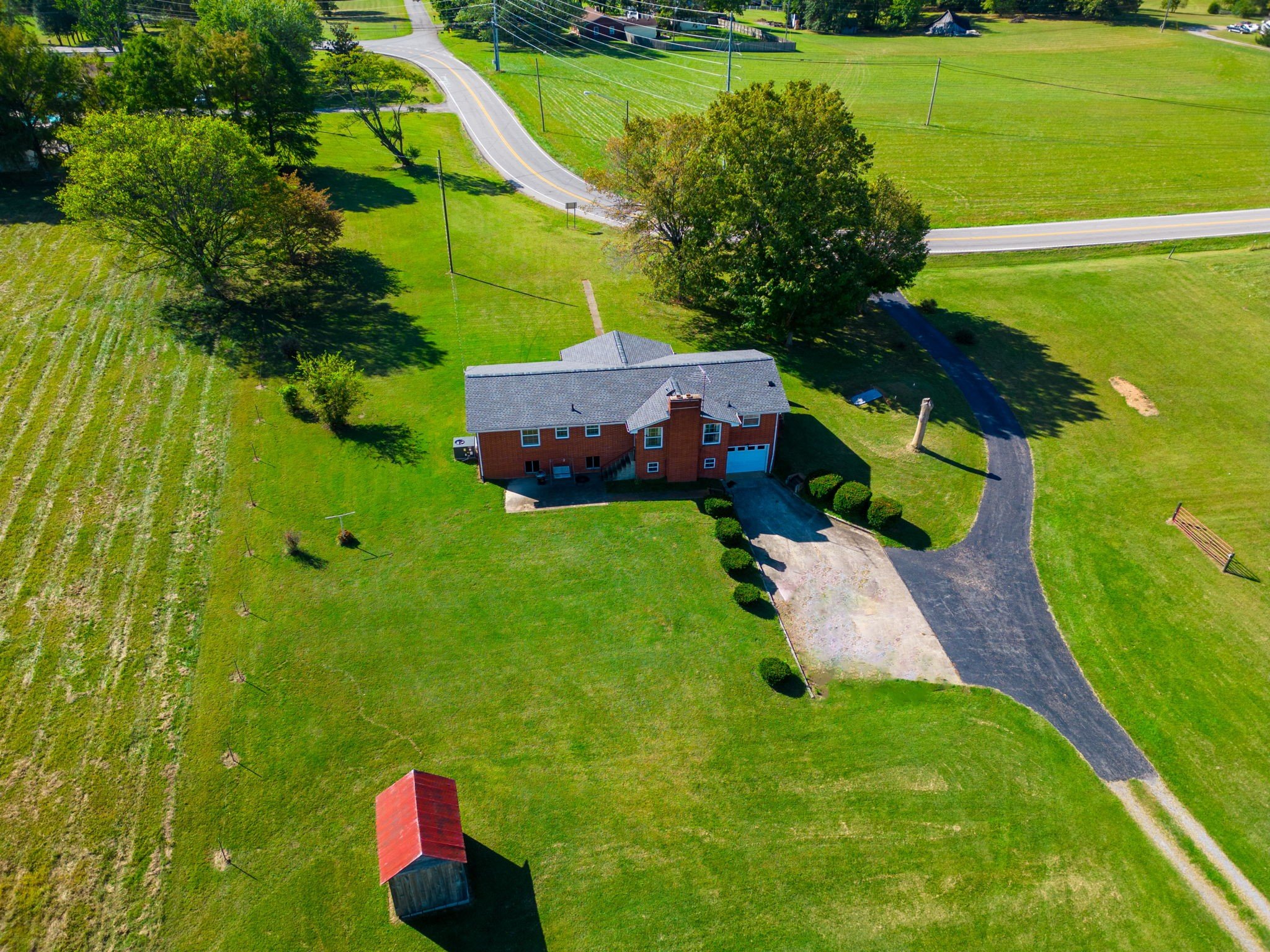 6816 Bethel Rd, Greenbrier, TN  37073