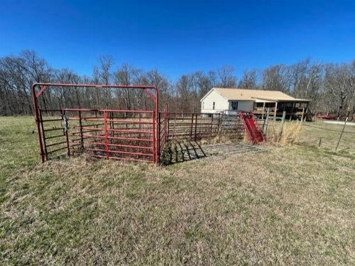 2260C C C C Rd, Dickson, TN  37055