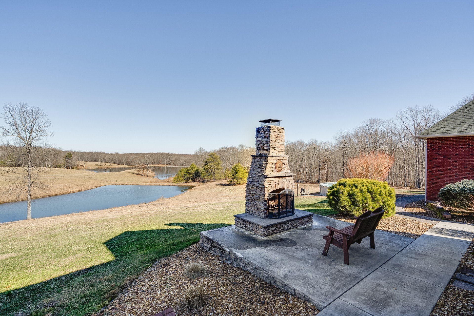 215 Stage Coach Rd, Sewanee, TN  37375