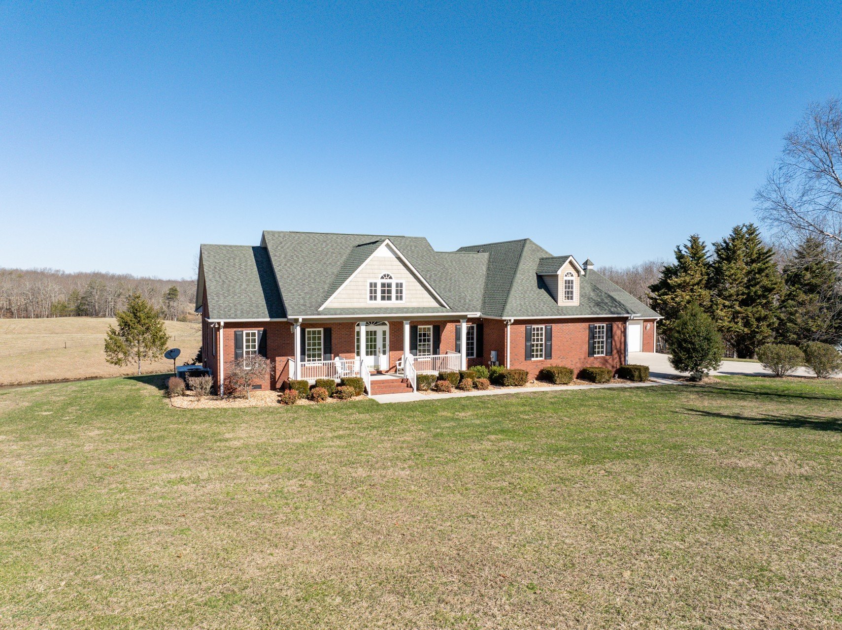 215 Stage Coach Rd, Sewanee, TN  37375