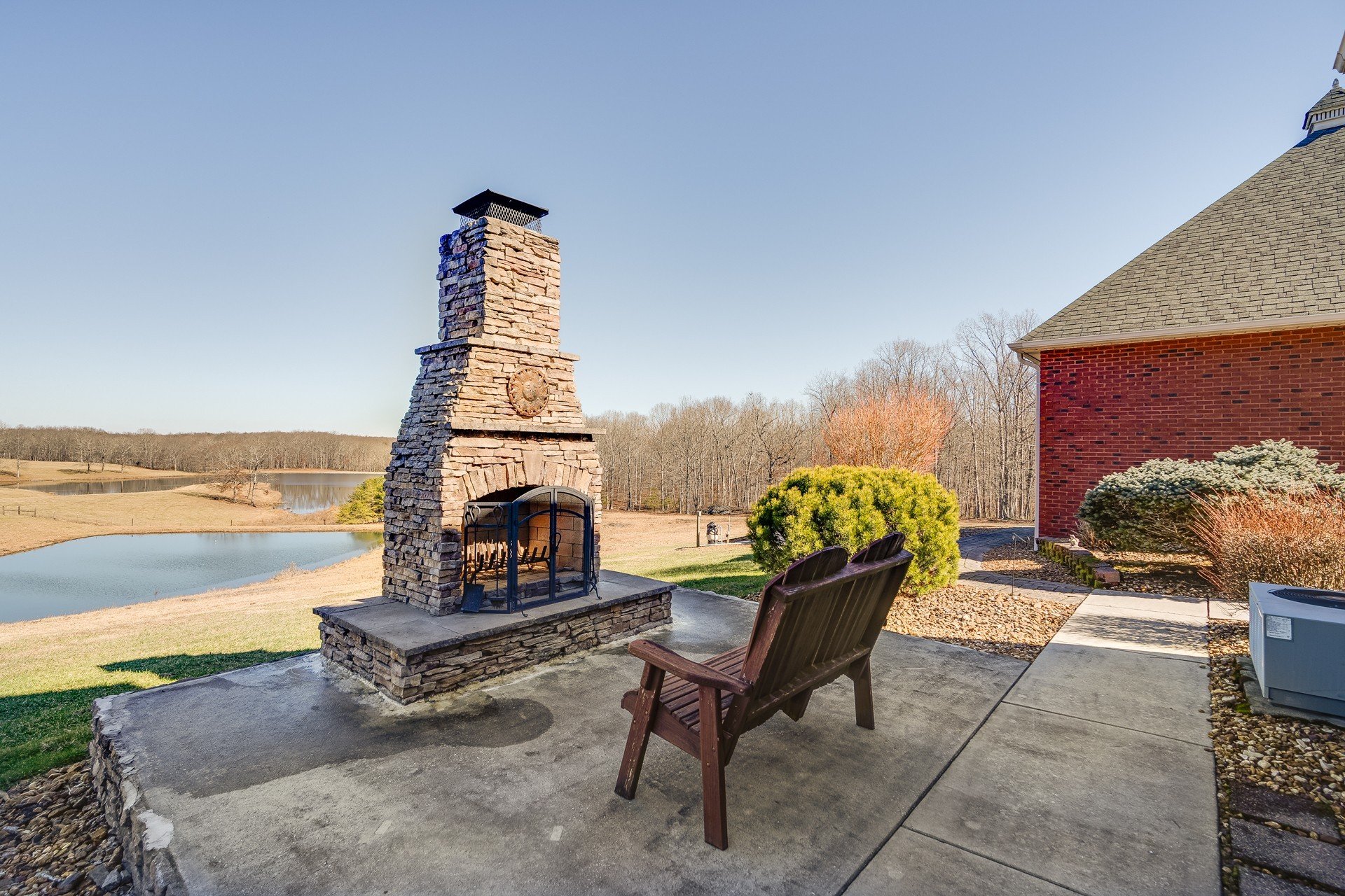 215 Stage Coach Rd, Sewanee, TN  37375