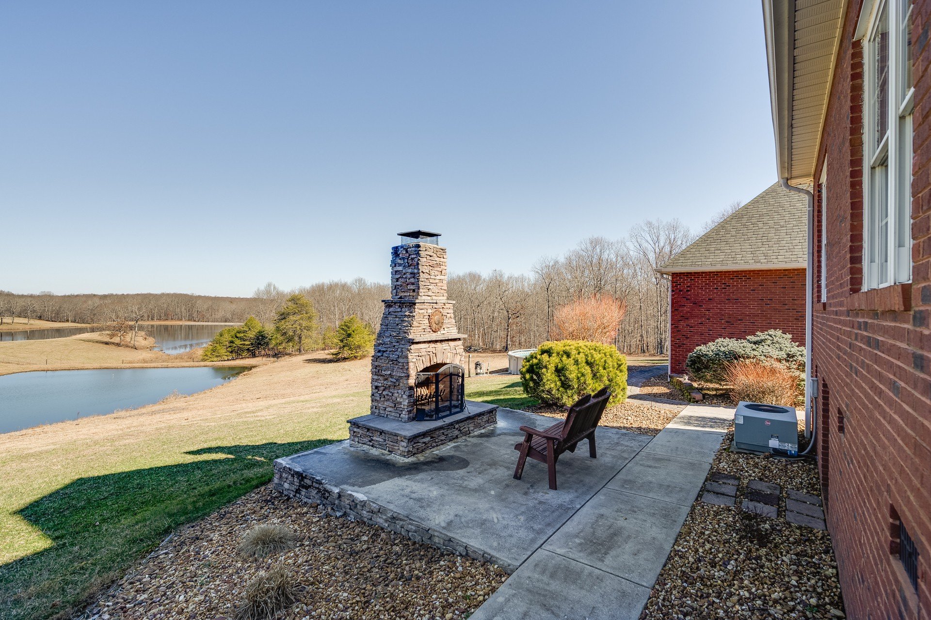 215 Stage Coach Rd, Sewanee, TN  37375