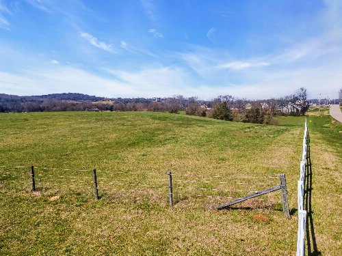 Globe Road, Lewisburg, TN  37091