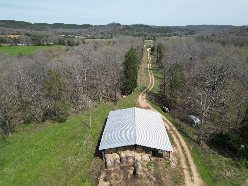 3086 Tom Holt Rd, Clifton, TN  38425