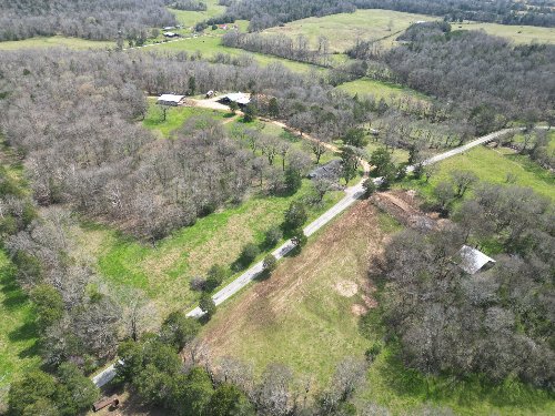 3086 Tom Holt Rd, Clifton, TN  38425