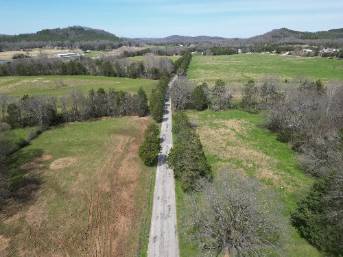 3086 Tom Holt Rd, Clifton, TN  38425