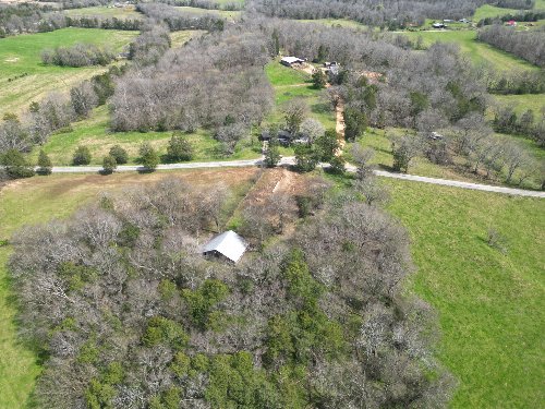 3086 Tom Holt Rd, Clifton, TN  38425