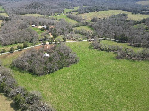 3086 Tom Holt Rd, Clifton, TN  38425