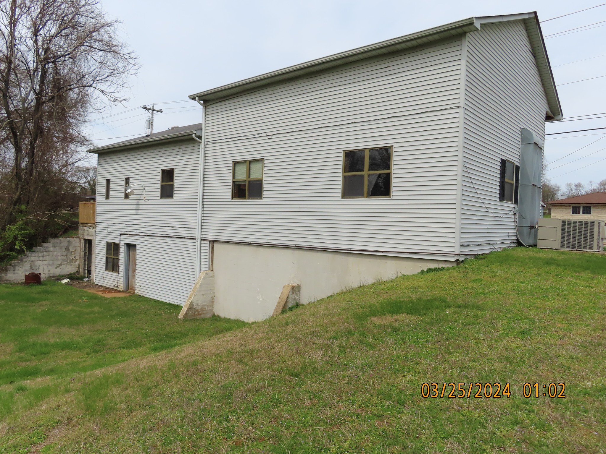 327 W Gaines St, Lawrenceburg, TN  38464