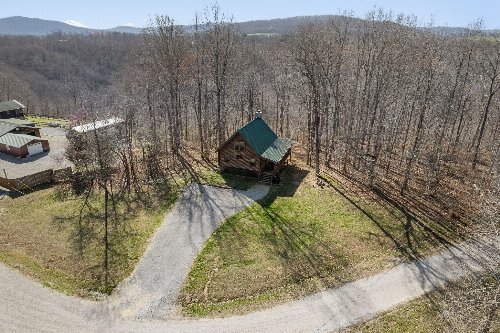 1093 Boles Beaty Rd, Alpine, TN  38543