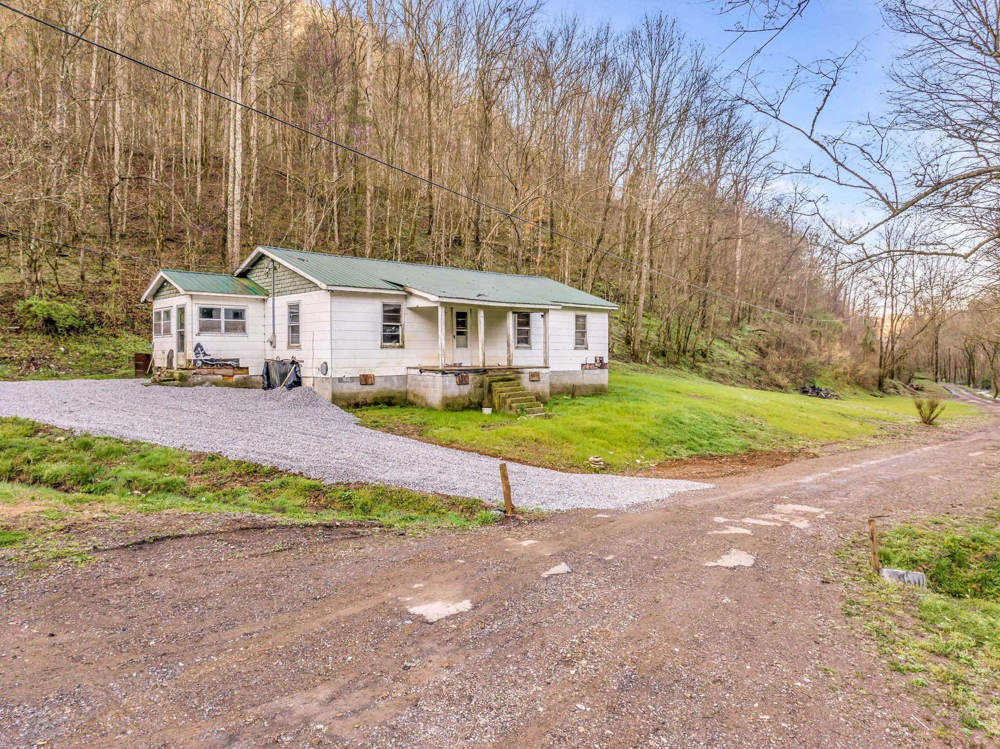 290 Hazel Huffines Ln, Whitleyville, TN  38588