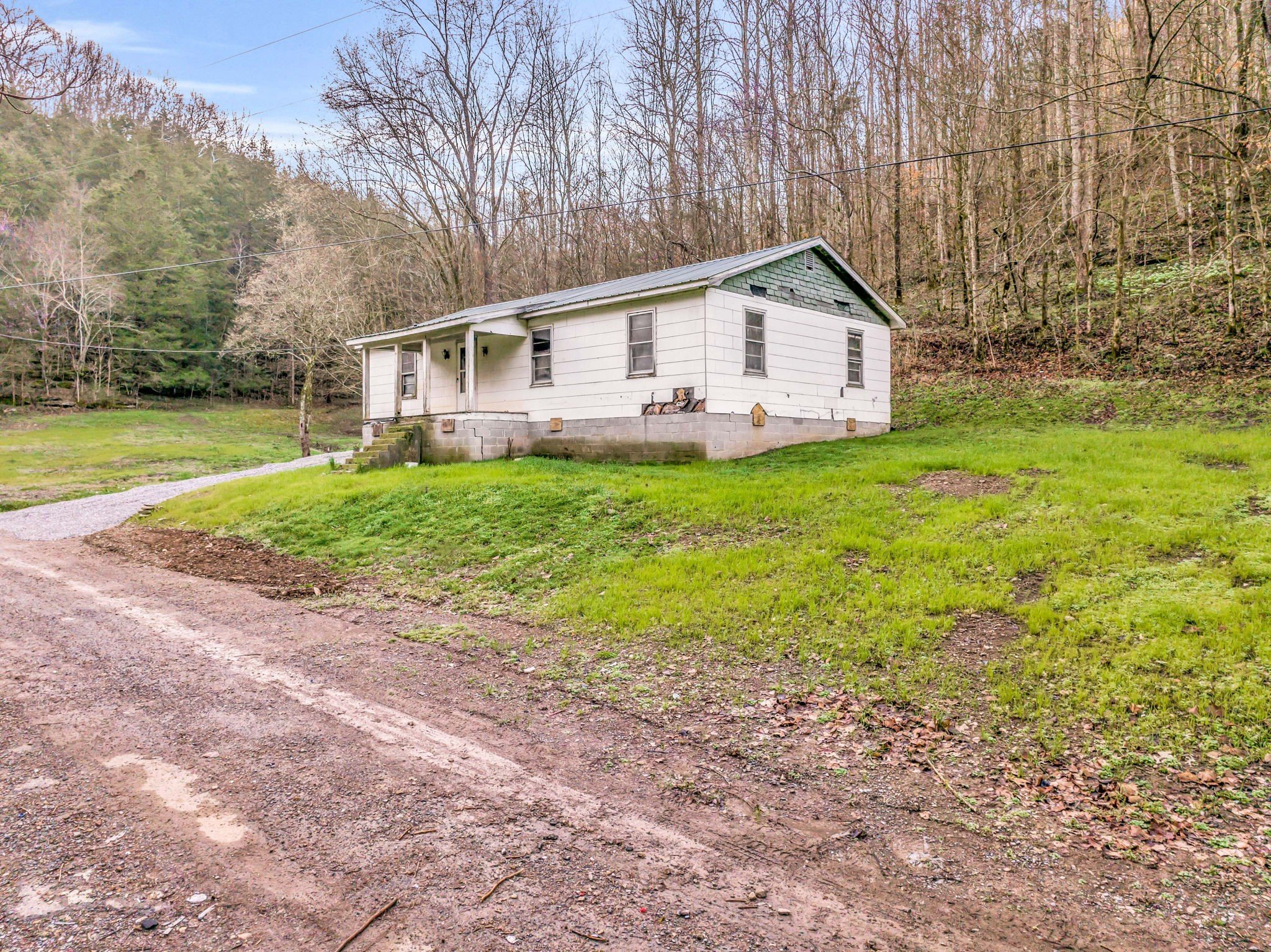 290 Hazel Huffines Ln, Whitleyville, TN  38588