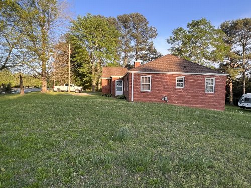 820 Rossview Rd, Clarksville, TN  37043