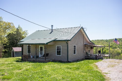 319 Baker Ln, Nunnelly, TN  37137