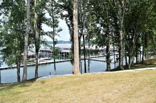 Suntan Court, Winchester, TN  37398