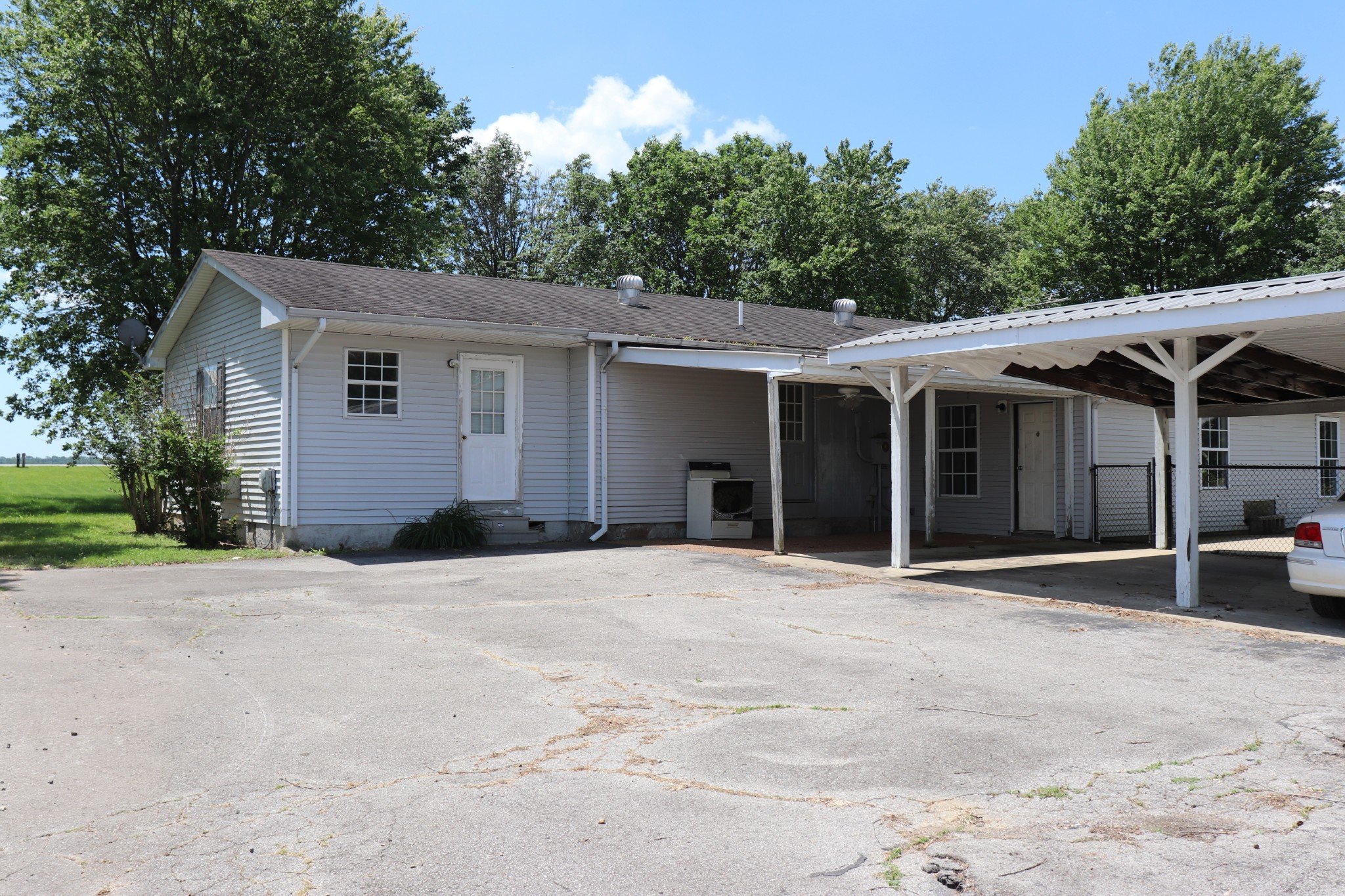 704 Highway 52 Byp, Lafayette, TN  37083