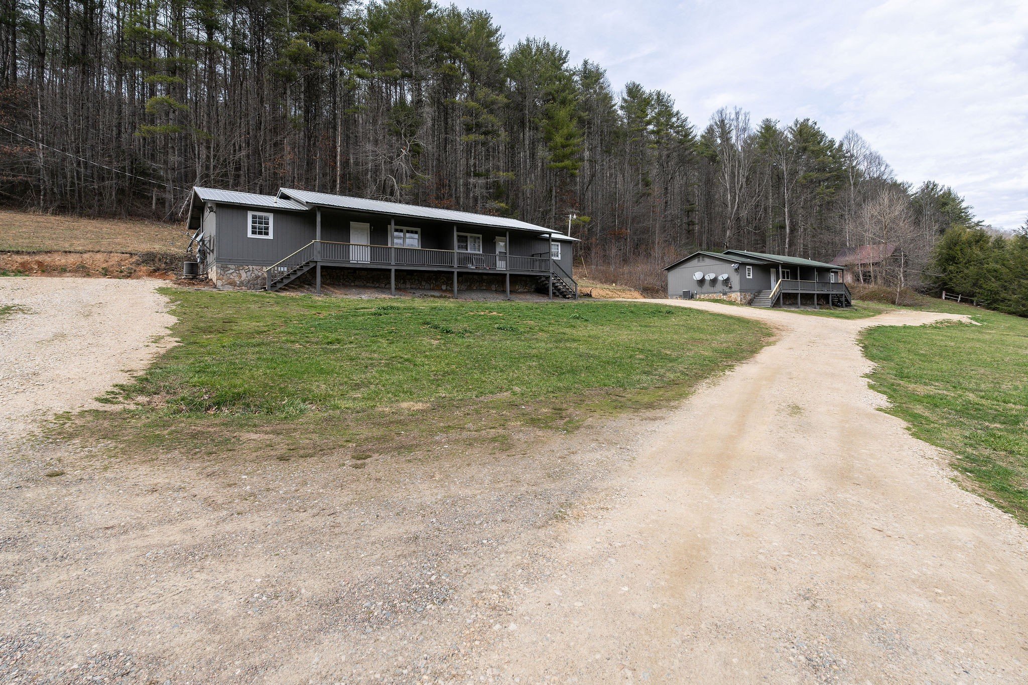 6672 Roan Creek Rd, Butler, TN  37640