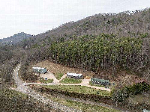 6672 Roan Creek Rd, Butler, TN  37640