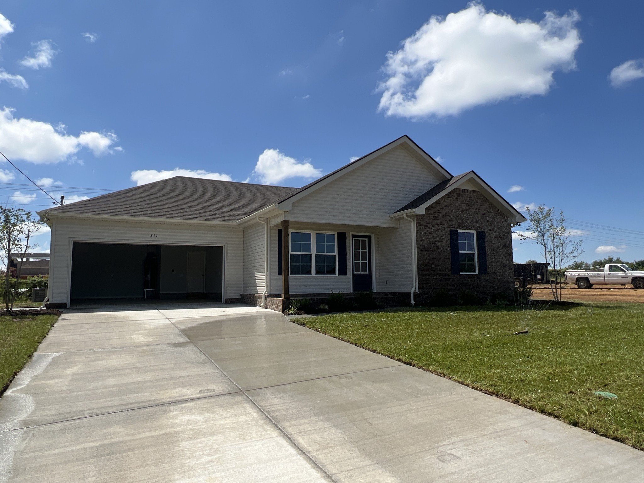 220 Meadowbrook Dr, Shelbyville, TN  37160