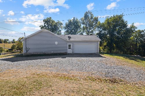 303 S Wood Ln, Shelbyville, TN  37160