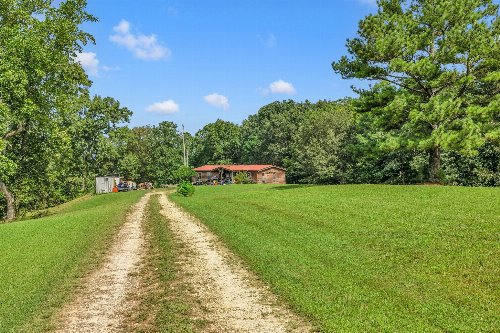 4654 McClanahan Rd, Hampshire, TN  38461