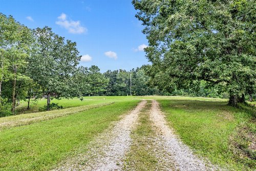 4654 McClanahan Rd, Hampshire, TN  38461