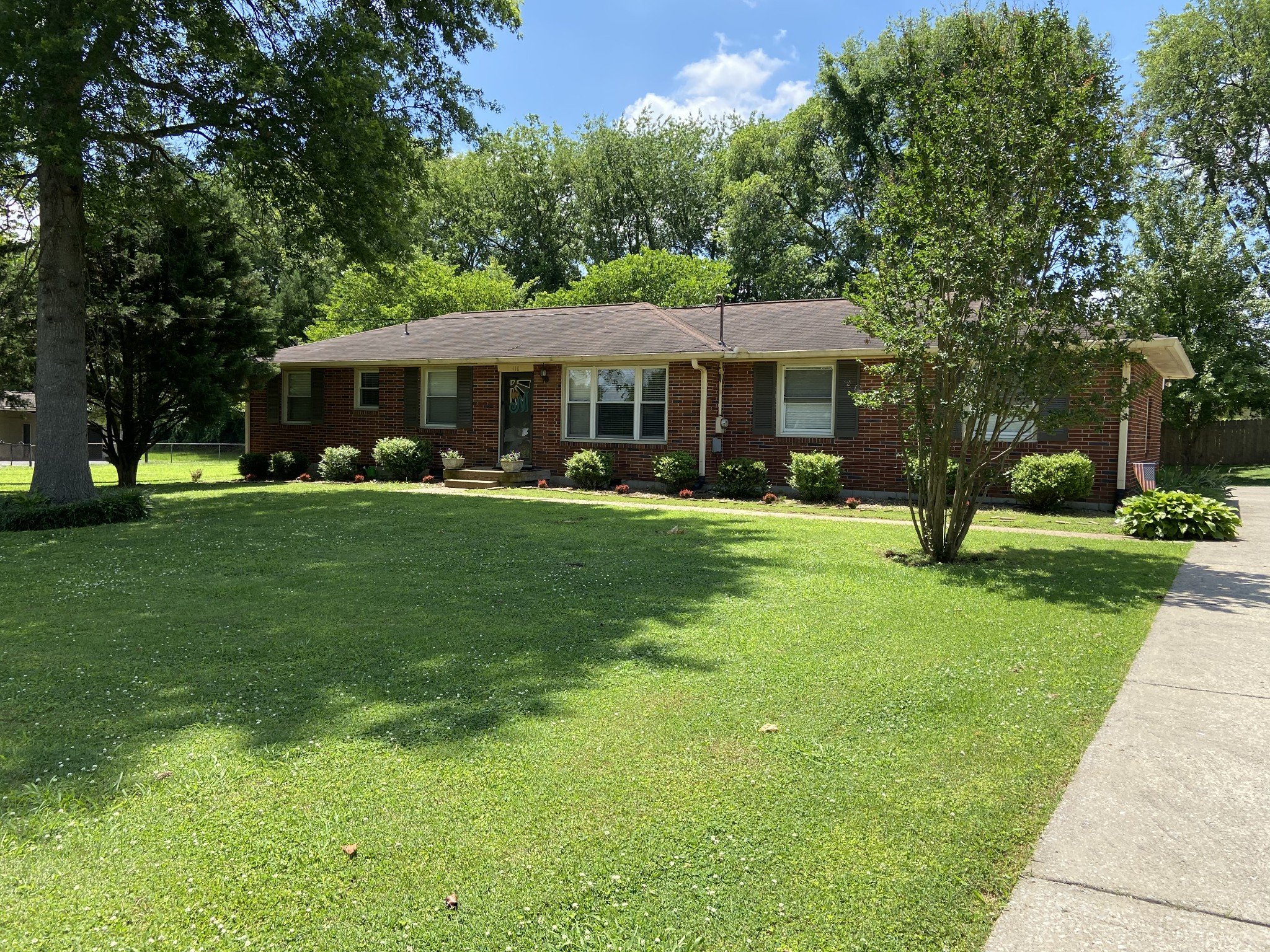 118 Colonial Dr, Hendersonville, TN  37075