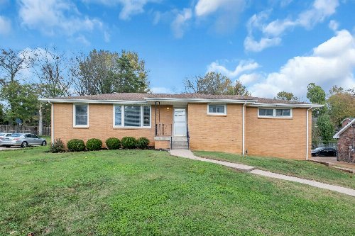 2624 Edge O Lake Dr, Nashville, TN  37217