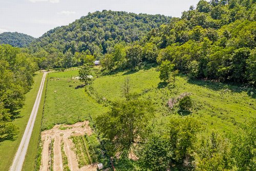 2658 Sycamore Valley Rd, Pleasant Shade, TN  37145