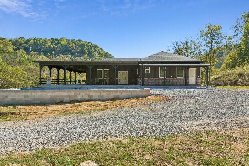 2658 Sycamore Valley Rd, Pleasant Shade, TN  37145