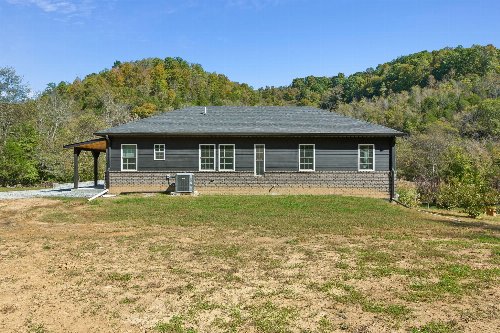 2658 Sycamore Valley Rd, Pleasant Shade, TN  37145