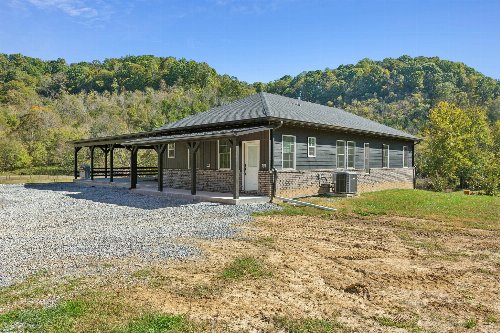 2658 Sycamore Valley Rd, Pleasant Shade, TN  37145