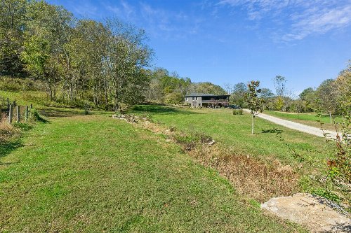 2658 Sycamore Valley Rd, Pleasant Shade, TN  37145