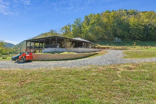 2658 Sycamore Valley Rd, Pleasant Shade, TN  37145