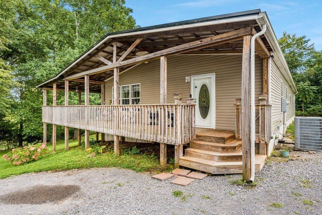 6826 Smithville Hwy, Silver Point, TN  38582