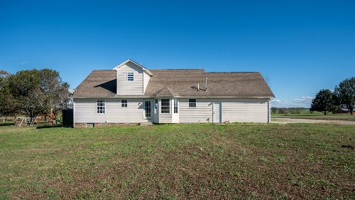 2533 Robertson Rd, Lawrenceburg, TN  38464