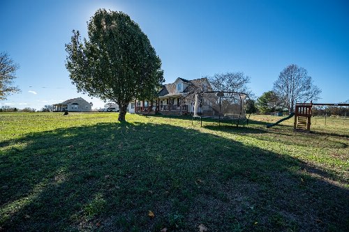 2533 Robertson Rd, Lawrenceburg, TN  38464