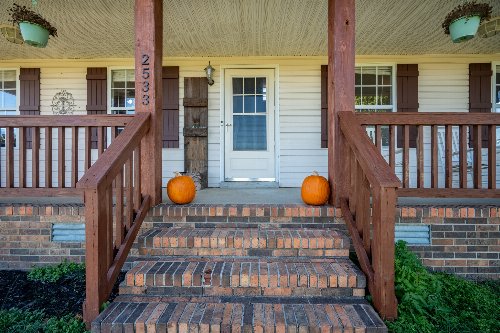 2533 Robertson Rd, Lawrenceburg, TN  38464