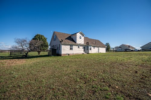 2533 Robertson Rd, Lawrenceburg, TN  38464