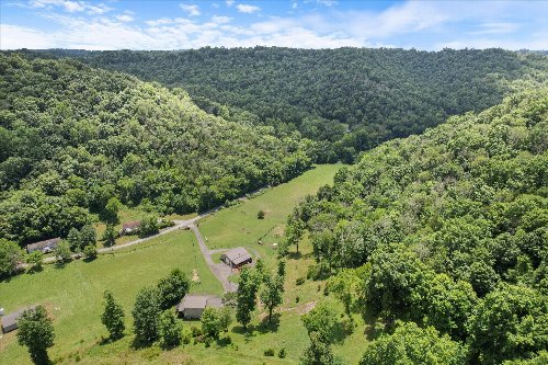 593 Gaulden Hollow Rd, Lafayette, TN  37083