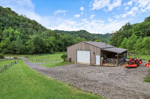 593 Gaulden Hollow Rd, Lafayette, TN  37083