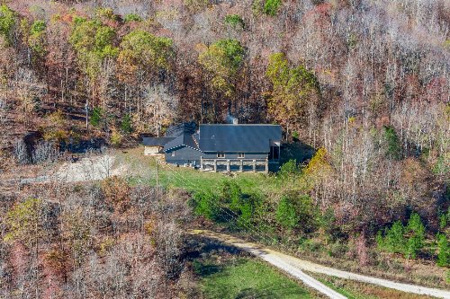 199 Toll Hollow Rd, Waynesboro, TN  38485