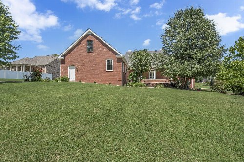 705 Thoroughbred Ln, Hartsville, TN  37074