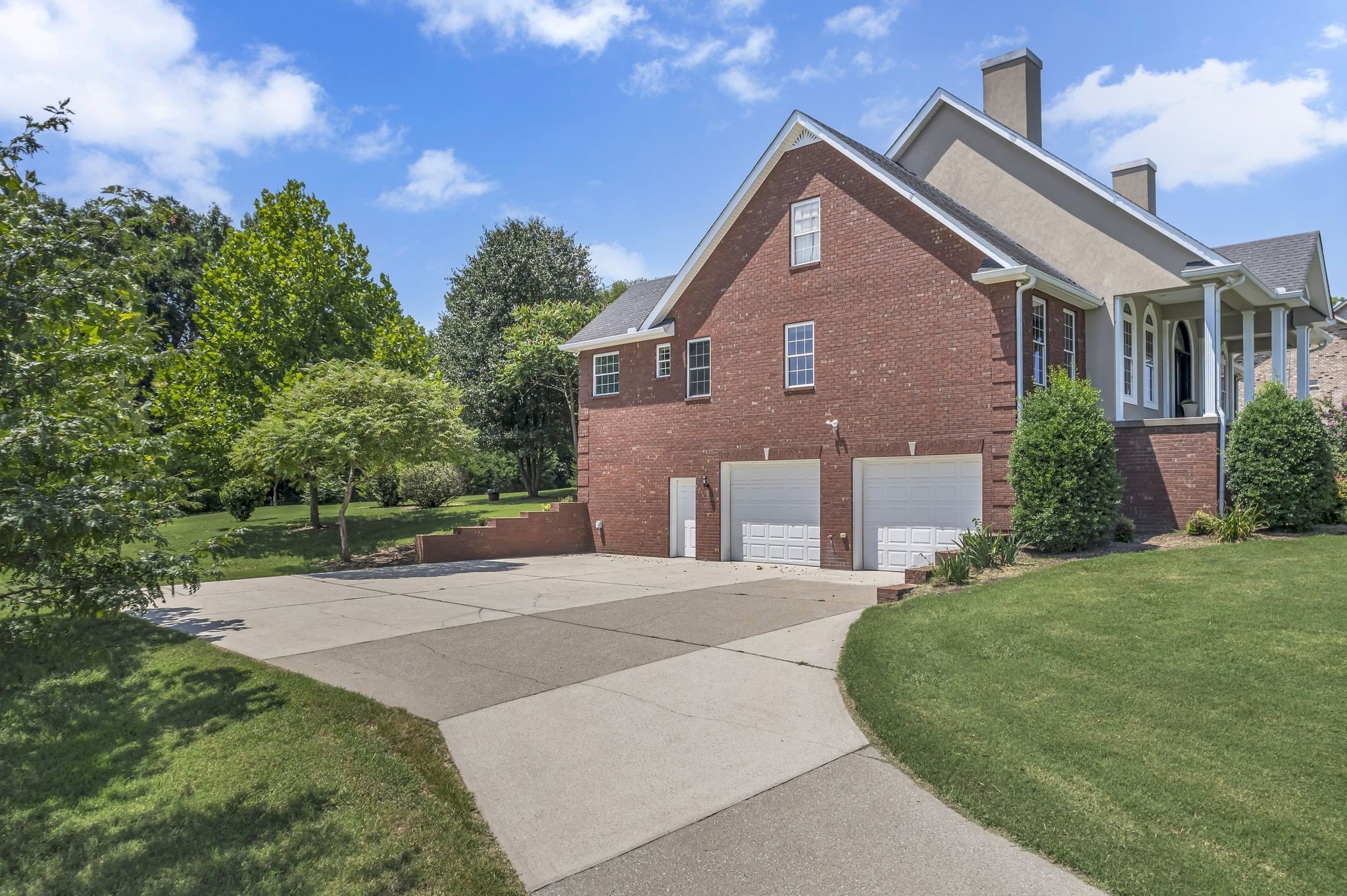 705 Thoroughbred Ln, Hartsville, TN  37074